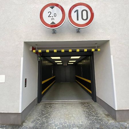 Seven Days Smichov Apartman Prága Kültér fotó