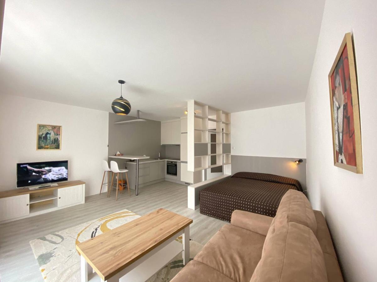Seven Days Smichov Apartman Prága Kültér fotó