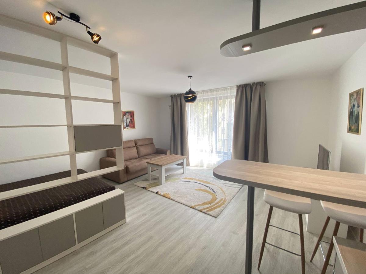 Seven Days Smichov Apartman Prága Kültér fotó