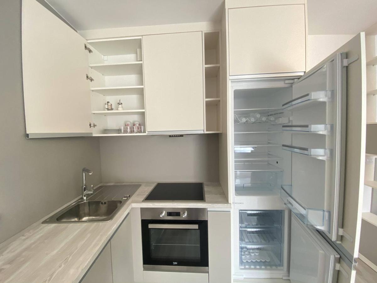 Seven Days Smichov Apartman Prága Kültér fotó